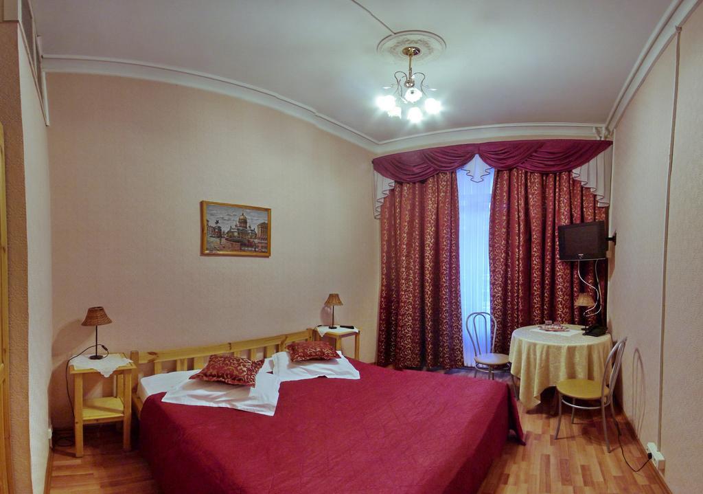 Lebedushka Na Kuznechnom Hotel Saint Petersburg Exterior photo